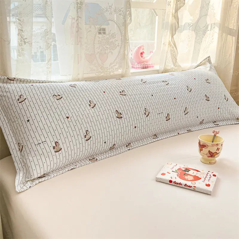 1/2Pcs Soft Skin‑Friendly Single‑Layer Pillowcases, Cloud‑Like Soft Cloud‑Cotton Feel, Floral Background With Cute Animal Motifs, Minimalist Elegant Design, Machine Washable All‑Season Bedding, Pillow Inserts Not Included, Bedding Essentials