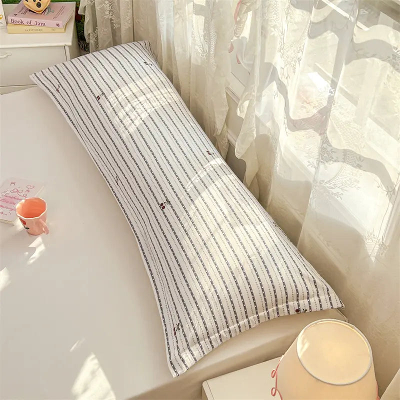 1/2Pcs Soft Skin‑Friendly Single‑Layer Pillowcases, Cloud‑Like Soft Cloud‑Cotton Feel, Floral Background With Cute Animal Motifs, Minimalist Elegant Design, Machine Washable All‑Season Bedding, Pillow Inserts Not Included, Bedding Essentials