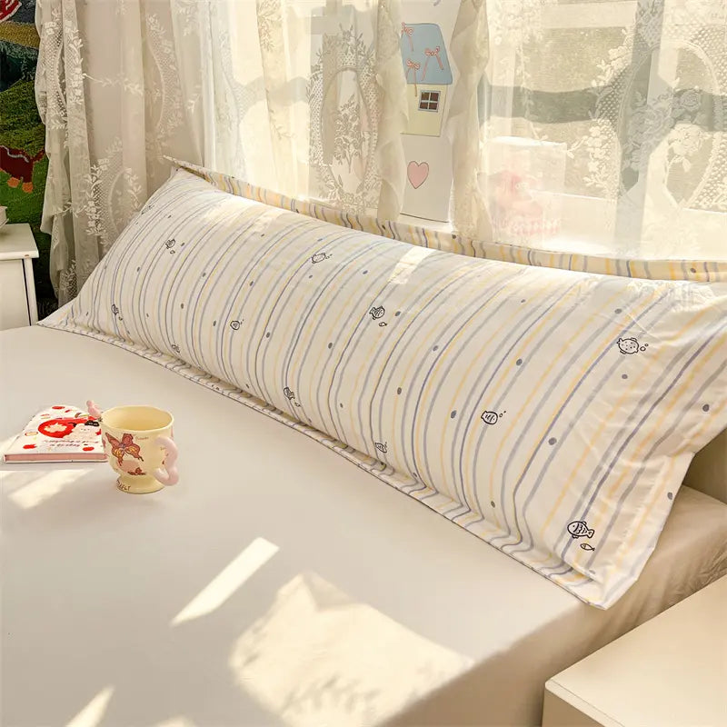 1/2Pcs Soft Skin‑Friendly Single‑Layer Pillowcases, Cloud‑Like Soft Cloud‑Cotton Feel, Floral Background With Cute Animal Motifs, Minimalist Elegant Design, Machine Washable All‑Season Bedding, Pillow Inserts Not Included, Bedding Essentials