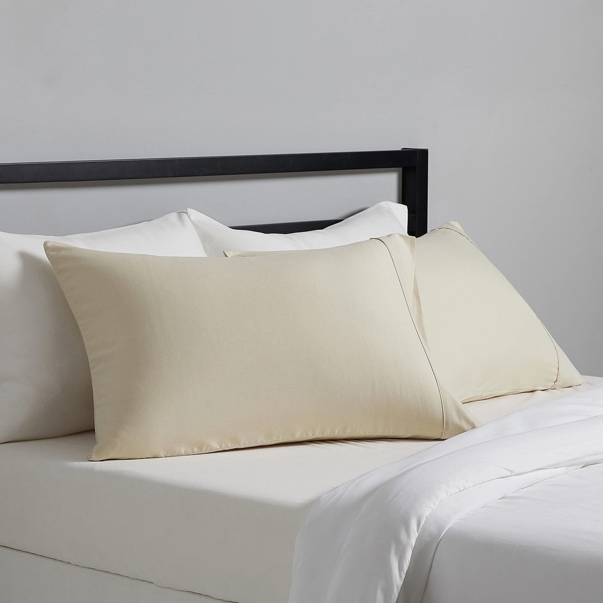 Amazon Basics Standard Pillowcases Set of 2 - Lightweight, Super Soft Easy Care Microfiber, Spa Blue, 30" L x 20" W, Pillows Not Included