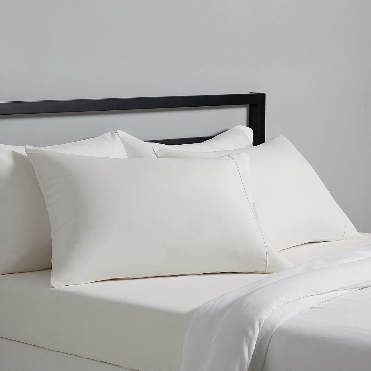 Amazon Basics Standard Pillowcases Set of 2 - Lightweight, Super Soft Easy Care Microfiber, Spa Blue, 30" L x 20" W, Pillows Not Included