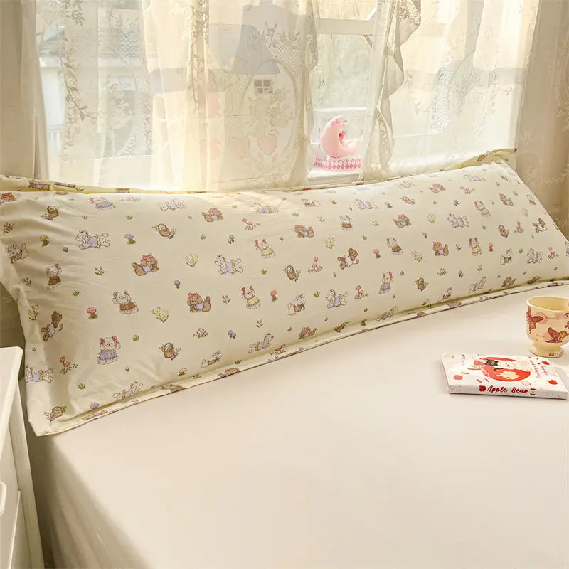 1/2Pcs Soft Skin‑Friendly Single‑Layer Pillowcases, Cloud‑Like Soft Cloud‑Cotton Feel, Floral Background With Cute Animal Motifs, Minimalist Elegant Design, Machine Washable All‑Season Bedding, Pillow Inserts Not Included, Bedding Essentials