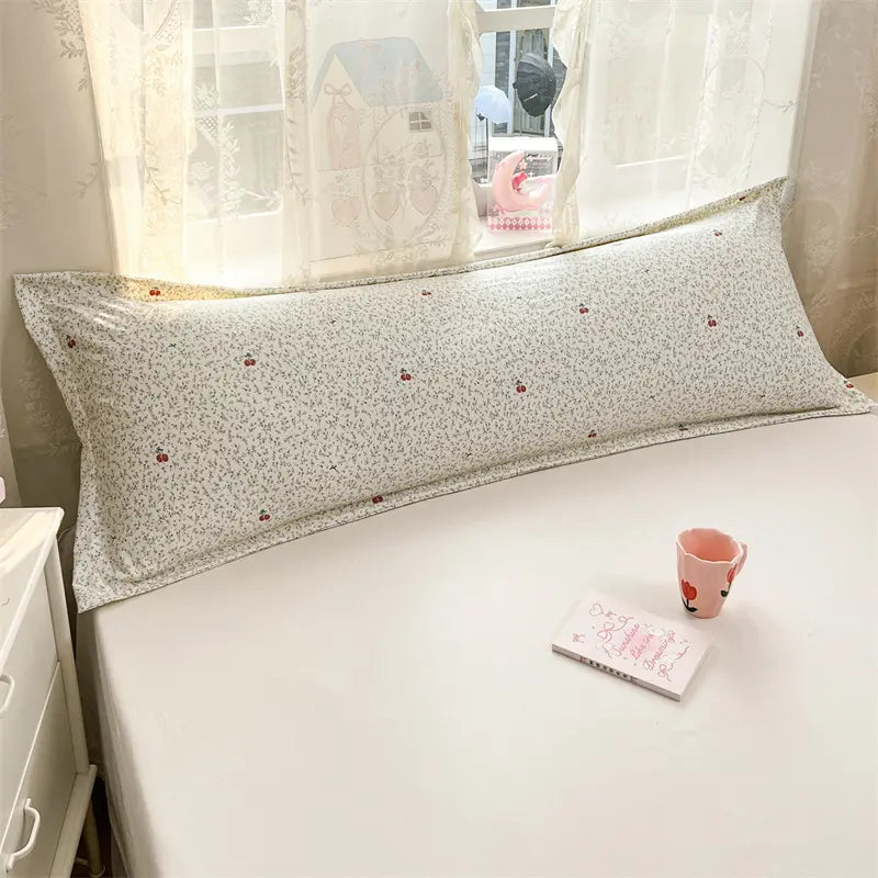 1/2Pcs Soft Skin‑Friendly Single‑Layer Pillowcases, Cloud‑Like Soft Cloud‑Cotton Feel, Floral Background With Cute Animal Motifs, Minimalist Elegant Design, Machine Washable All‑Season Bedding, Pillow Inserts Not Included, Bedding Essentials