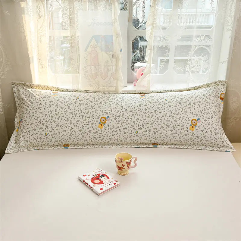1/2Pcs Soft Skin‑Friendly Single‑Layer Pillowcases, Cloud‑Like Soft Cloud‑Cotton Feel, Floral Background With Cute Animal Motifs, Minimalist Elegant Design, Machine Washable All‑Season Bedding, Pillow Inserts Not Included, Bedding Essentials