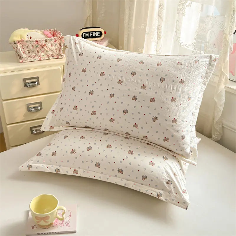 1/2Pcs Soft Skin‑Friendly Single‑Layer Pillowcases, Cloud‑Like Soft Cloud‑Cotton Feel, Floral Background With Cute Animal Motifs, Minimalist Elegant Design, Machine Washable All‑Season Bedding, Pillow Inserts Not Included, Bedding Essentials