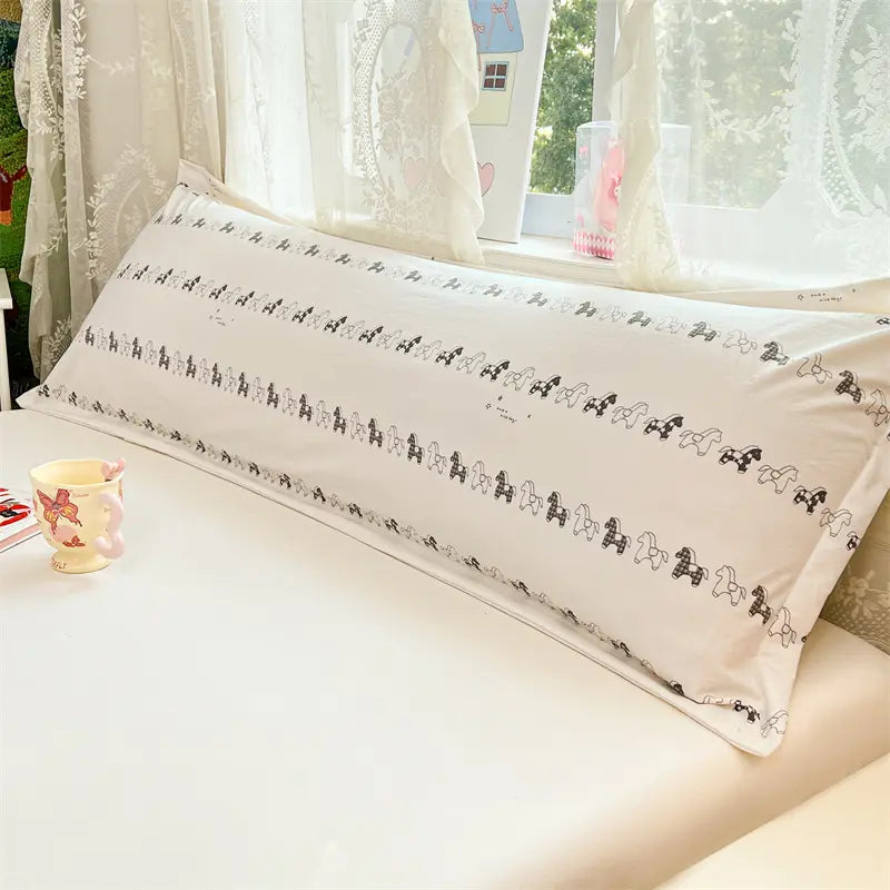 1/2Pcs Soft Skin‑Friendly Single‑Layer Pillowcases, Cloud‑Like Soft Cloud‑Cotton Feel, Floral Background With Cute Animal Motifs, Minimalist Elegant Design, Machine Washable All‑Season Bedding, Pillow Inserts Not Included, Bedding Essentials