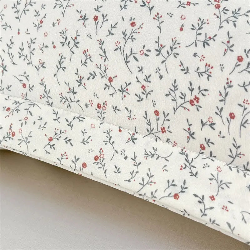 1/2Pcs Soft Skin‑Friendly Single‑Layer Pillowcases, Cloud‑Like Soft Cloud‑Cotton Feel, Floral Background With Cute Animal Motifs, Minimalist Elegant Design, Machine Washable All‑Season Bedding, Pillow Inserts Not Included, Bedding Essentials